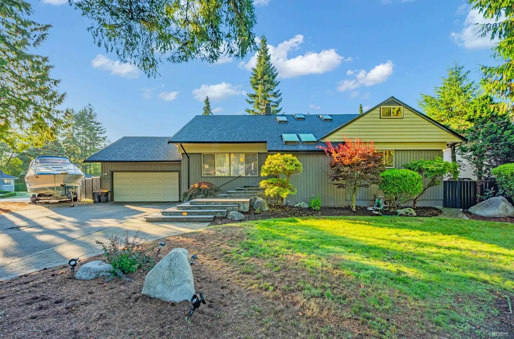 House for sale at 310 Macbeth Crescent West Vancouver British Columbia - MLS: R3107645