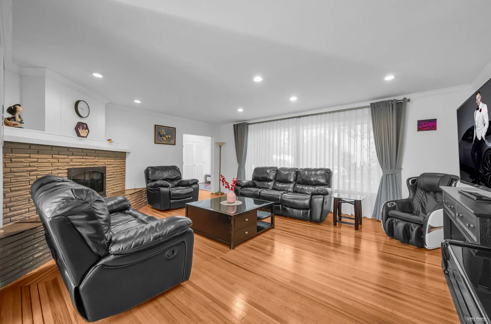 310 MACBETH CRESCENT, West Vancouver BC V7T 1V7, West Vancouver BC — Residential for Sale - Photo 2