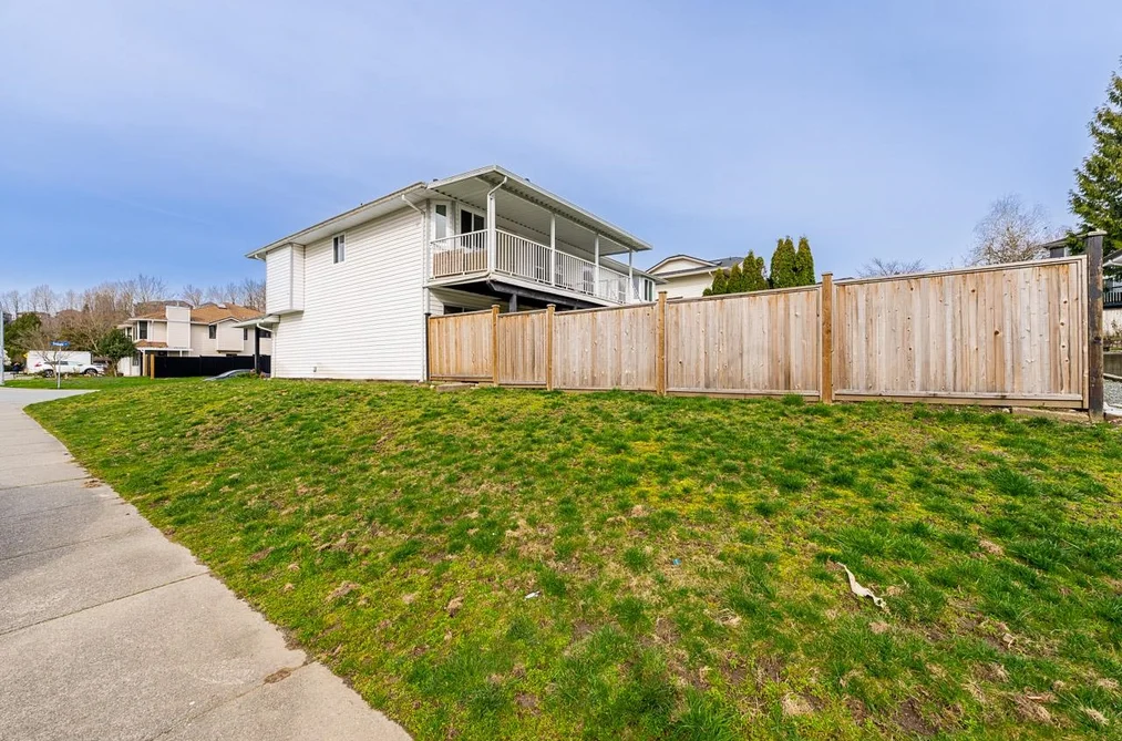31000 SIDONI AVENUE, Abbotsford BC V2T 5K1, Abbotsford BC — Residential for Sale - Photo 2