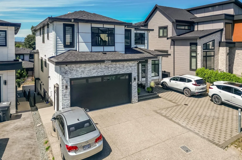 House for sale at 31041 N Deertrail Drive Abbotsford British Columbia - MLS: R3141085