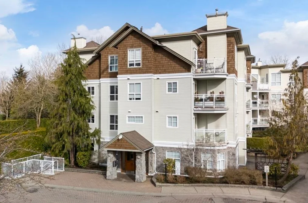 Condo for sale at 311 10188 155 Street Surrey British Columbia - MLS: R3141075