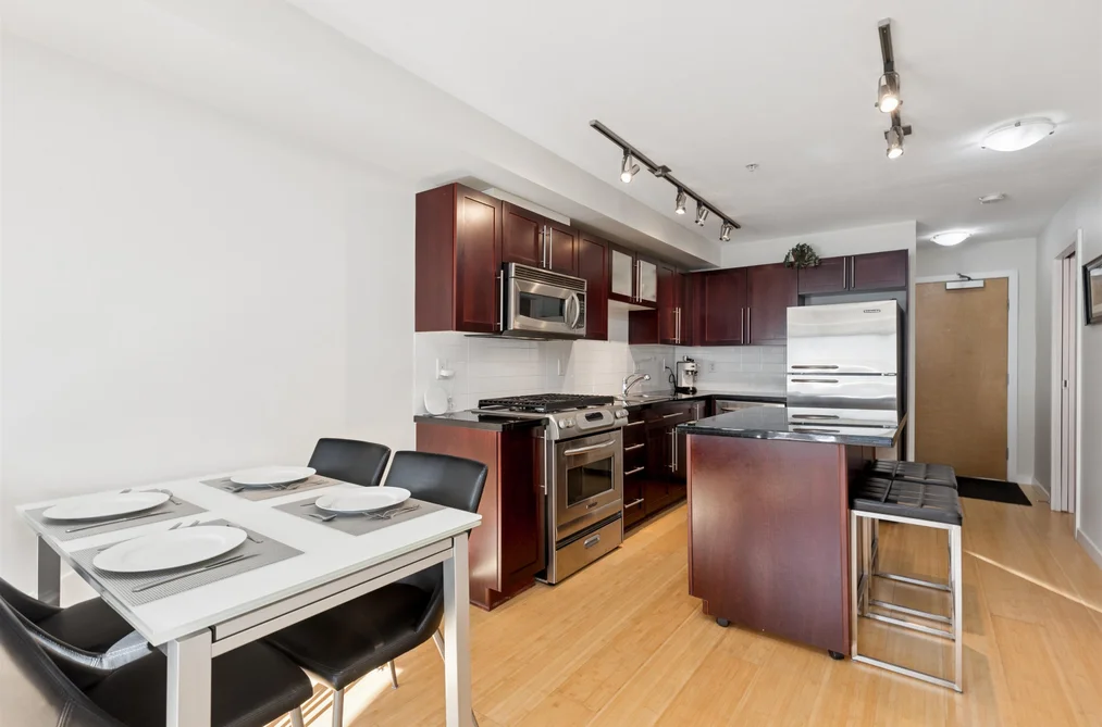 Condo for sale at 311 122 E 3rd Street North Vancouver British Columbia - MLS: R3107557