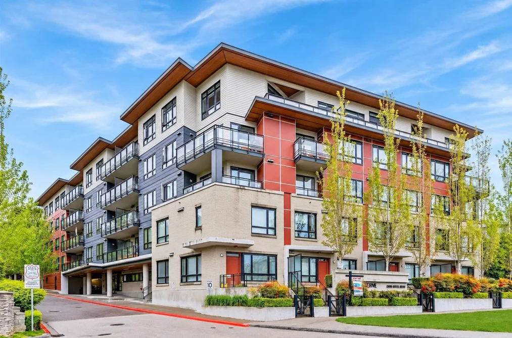 Condo for sale at 311 13919 Fraser Highway Surrey British Columbia - MLS: R3160806