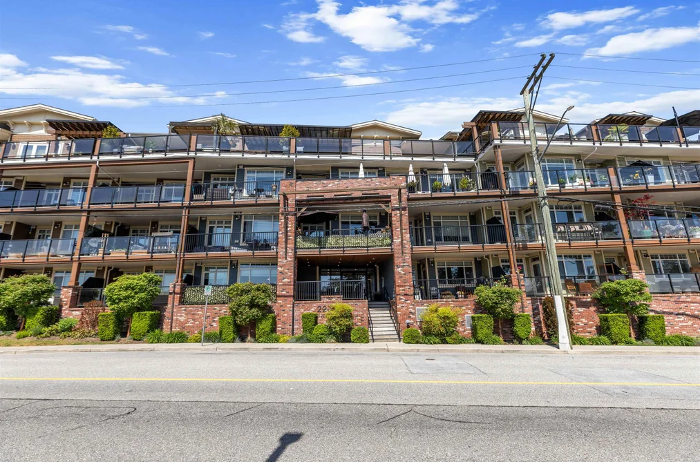 Condo for sale at 311 22327 River Road Maple Ridge British Columbia - MLS: R3112730
