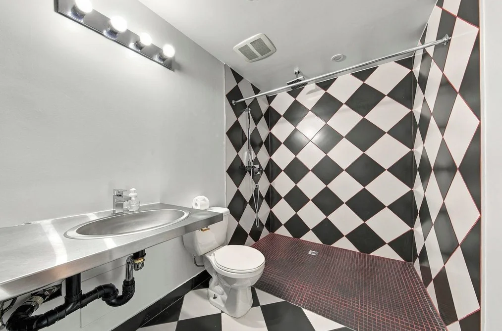 311-272 E 4th Avenue, Vancouver, BC - Condo for Sale - Photo 17 of 20 311-272 E 4th Avenue, Vancouver, BC - Condo for Sale - Photo 17 of 20