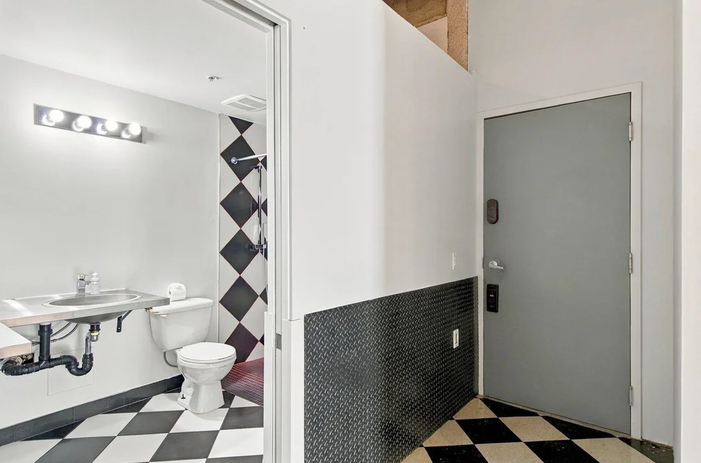 311-272 E 4th Avenue, Vancouver, BC - Condo for Sale - Photo 18 of 20 311-272 E 4th Avenue, Vancouver, BC - Condo for Sale - Photo 18 of 20