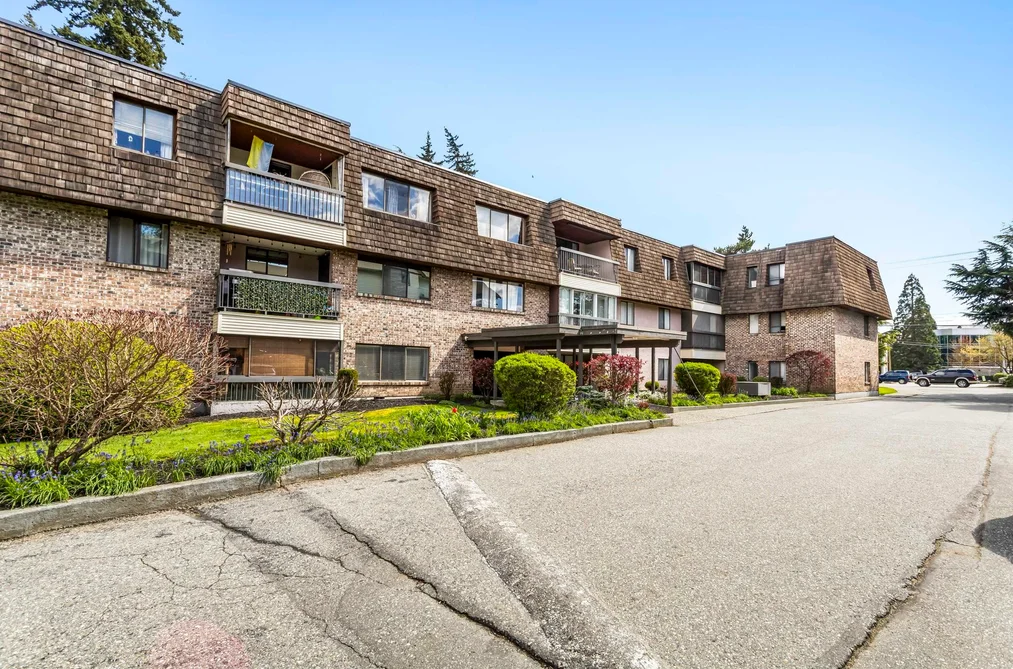 Condo for sale at 311 32175 Old Yale Road Abbotsford British Columbia - MLS: R3113517
