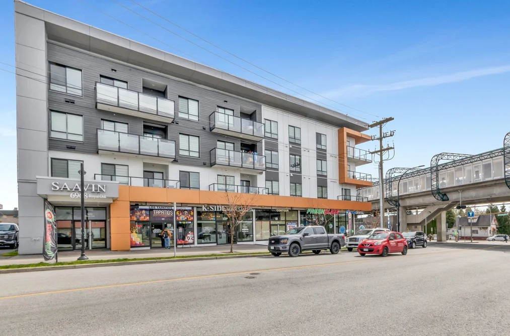 Condo for sale at 311 6968 Royal Oak Avenue Burnaby British Columbia - MLS: R3106823