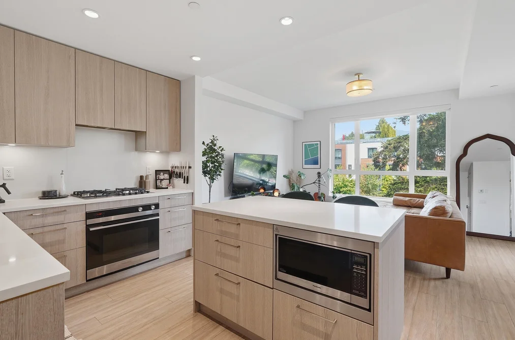 311 707 E 3RD STREET, North Vancouver BC V7L 1G8, North Vancouver BC — Residential for Sale - Photo 2