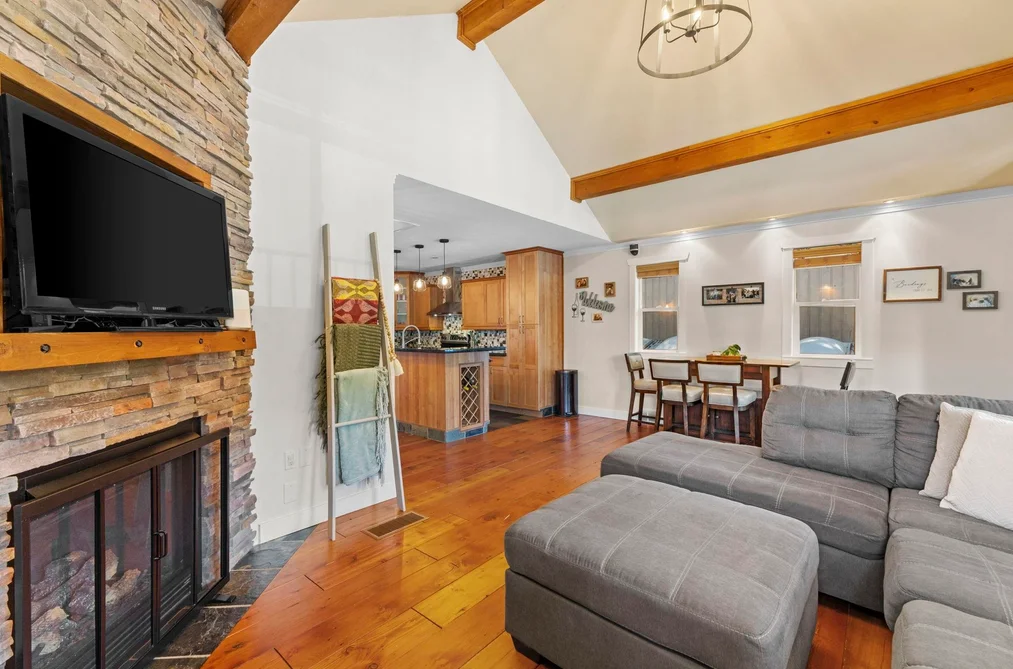 311 SPRUCE STREET, Cultus Lake BC V2R 4Y7, Cultus Lake BC — Residential for Sale - Photo 4