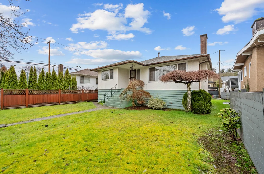House for sale at 3115 E 49 Avenue Vancouver British Columbia - MLS: R3101438