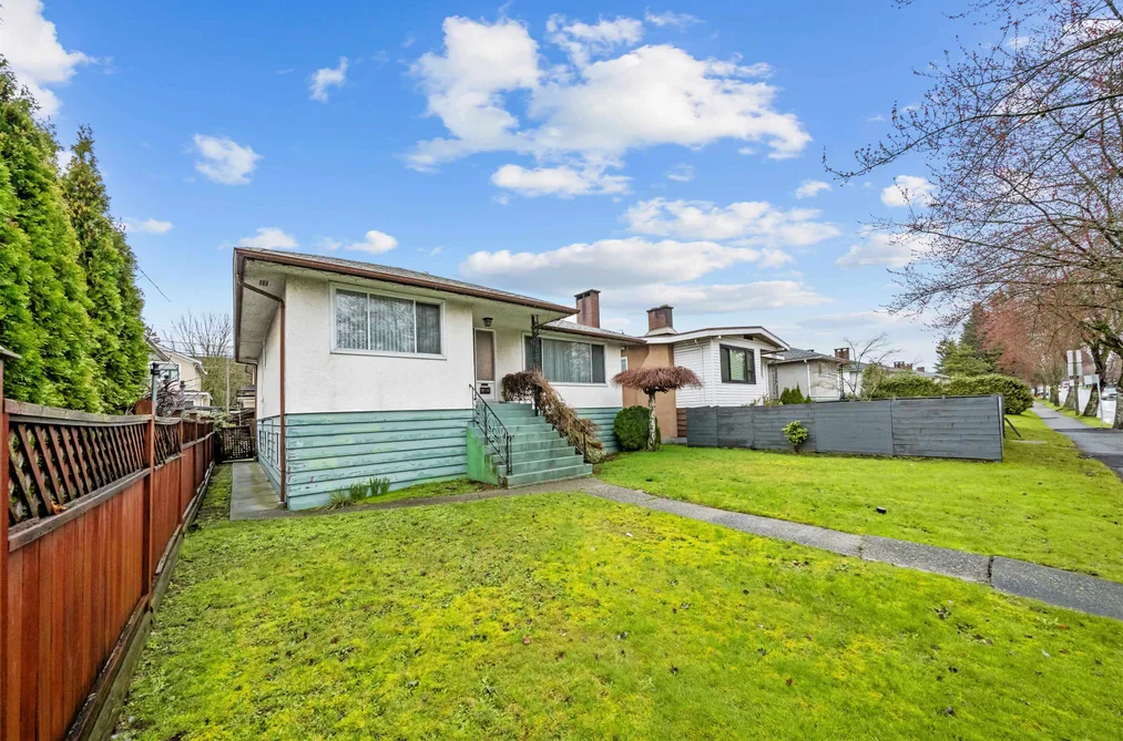 3115 E 49 Avenue, Vancouver, BC - House for Sale - Photo 3 of 40 3115 E 49 Avenue, Vancouver, BC - House for Sale - Photo 3 of 40