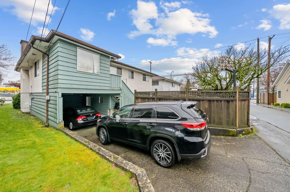 3115 E 49 Avenue, Vancouver, BC - House for Sale - Photo 4 of 40 3115 E 49 Avenue, Vancouver, BC - House for Sale - Photo 4 of 40