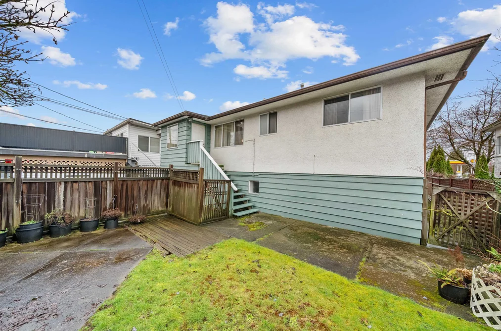 3115 E 49 Avenue, Vancouver, BC - House for Sale - Photo 5 of 40 3115 E 49 Avenue, Vancouver, BC - House for Sale - Photo 5 of 40