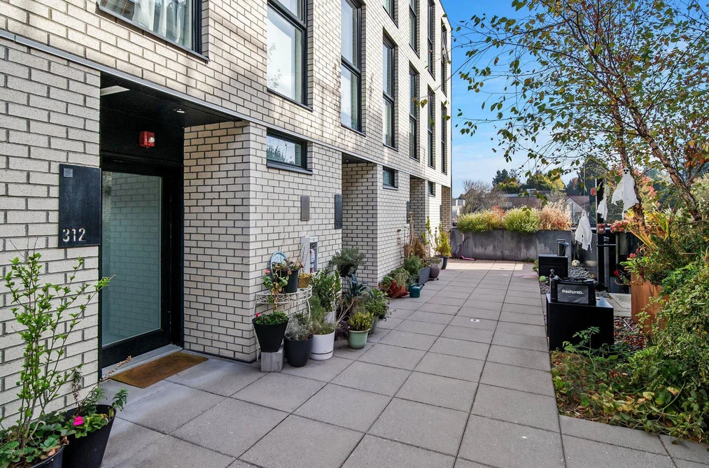 1647 E Pender St Unit 312, Vancouver, BC - MLS: R3174605
