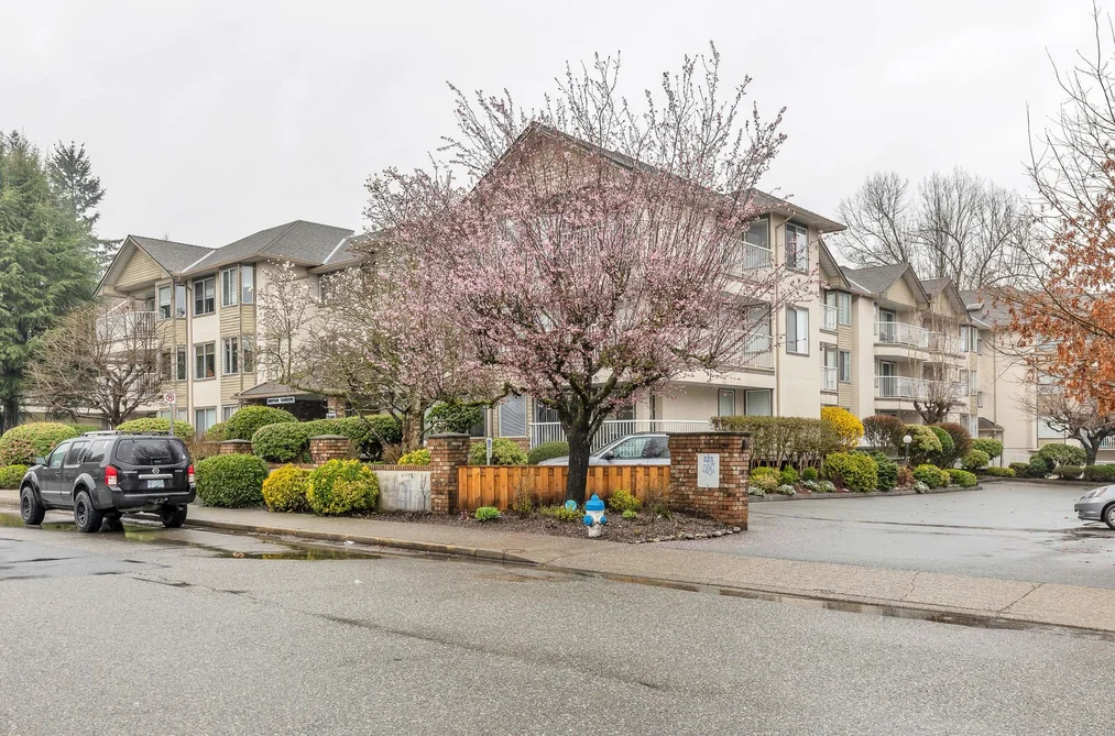 312 33401 MAYFAIR AVENUE, Abbotsford BC V2S 6Z2, Abbotsford BC — Residential for Sale - Photo 2