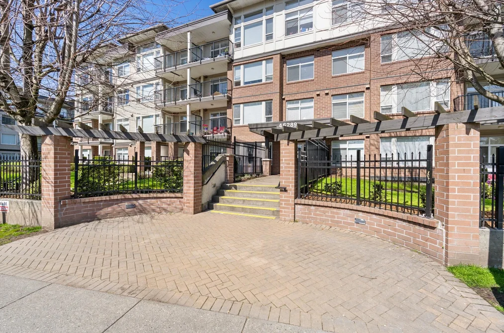 Condo for sale at 312 46289 Yale Road Chilliwack British Columbia - MLS: R3106839