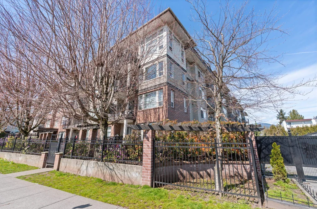 Condo for sale at 312 46289 Yale Road Chilliwack British Columbia - MLS: R3106839