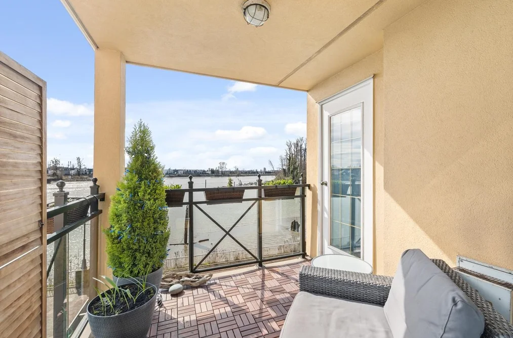 312 6 RENAISSANCE SQUARE, New Westminster BC V3M 6N8, New Westminster BC — Residential for Sale - Photo 3