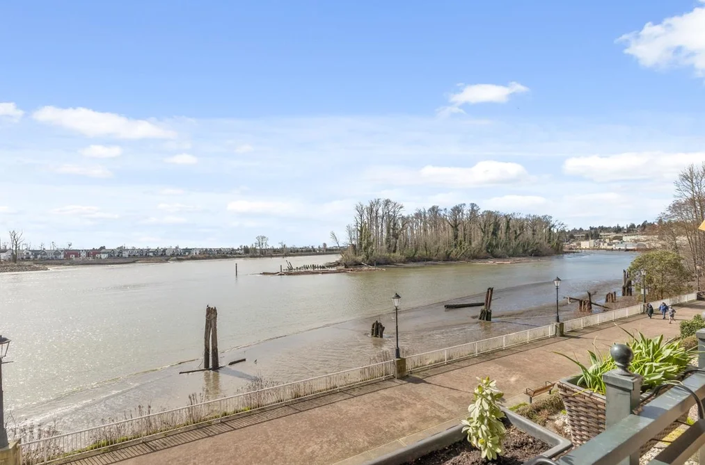 312 6 RENAISSANCE SQUARE, New Westminster BC V3M 6N8, New Westminster BC — Residential for Sale - Photo 4