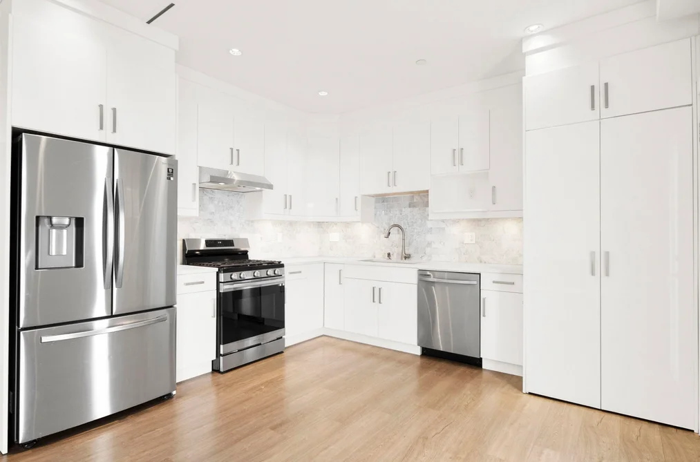 3128 KINGS AVENUE, Vancouver BC V5R 4T4, Vancouver BC — Residential for Sale - Photo 2