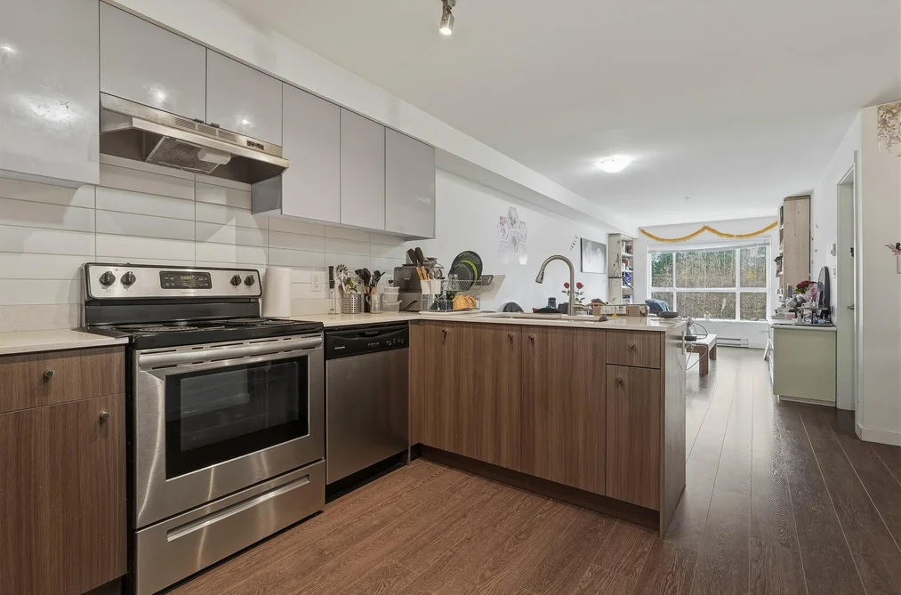 313 10688 140 STREET, Surrey BC V3T 0M6, Surrey BC — Residential for Sale - Photo 2