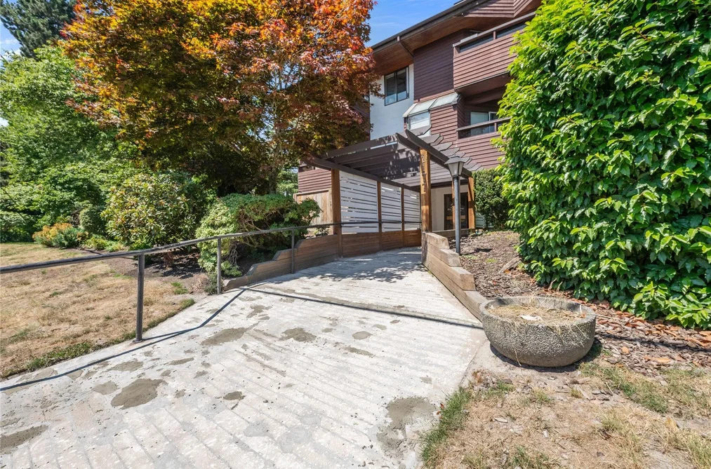 Condo for sale at 313 1177 Howie Avenue Avenue Coquitlam British Columbia - MLS: R3143868