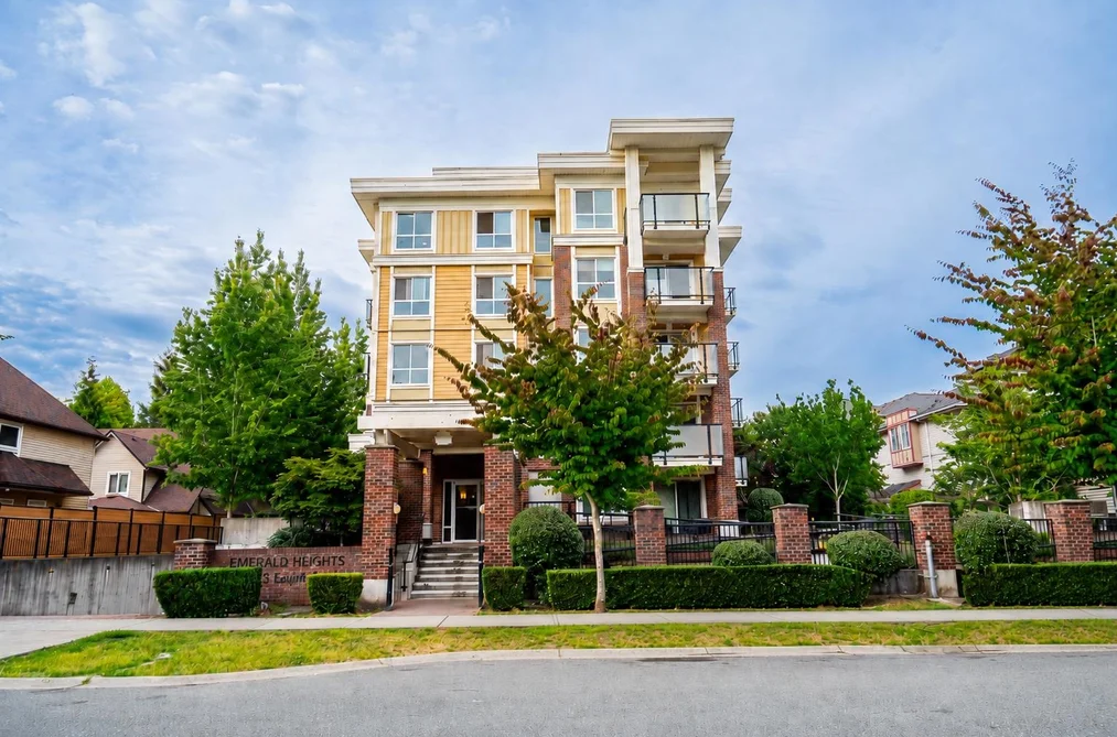 Condo for sale at 313 13883 Laurel Drive Surrey British Columbia - MLS: R3130733