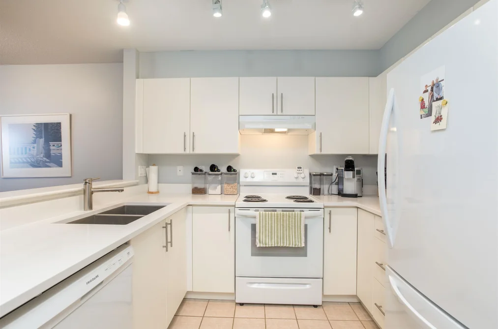 Condo for sale at 313 147 E 1st Street North Vancouver British Columbia - MLS: R3150007