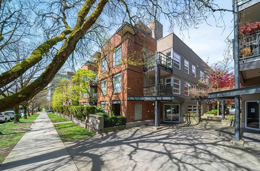 Condo for sale at 313 2181 W 12th Avenue Vancouver British Columbia - MLS: R3135399