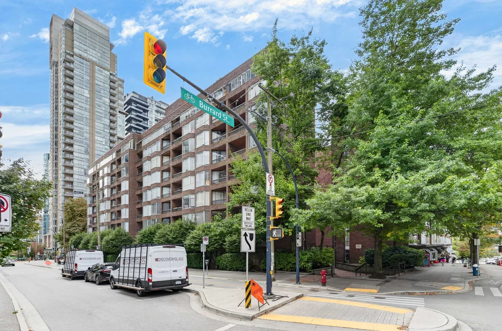 Condo for sale at 313 950 Drake Street Vancouver British Columbia - MLS: R3166563