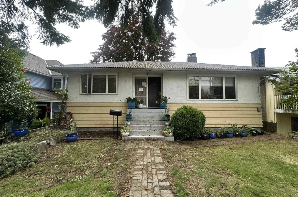 313 E 13TH STREET, North Vancouver BC V7L 2L8, North Vancouver BC — Residential for Sale - Photo 2