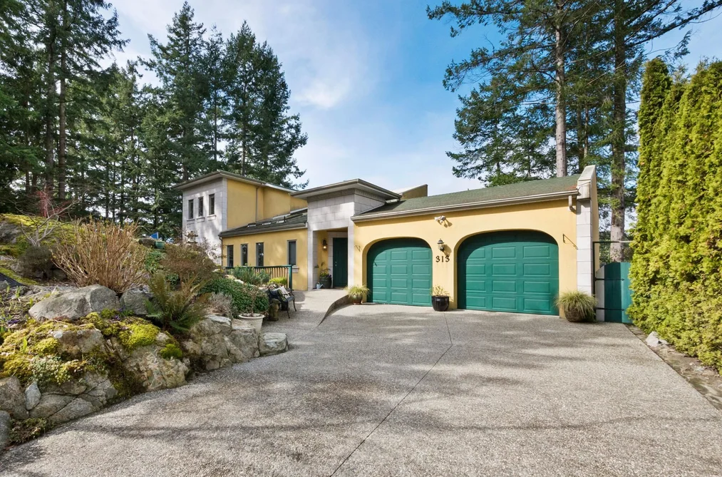 House for sale at 313 Skyline Drive Gibsons British Columbia - MLS: R3104639
