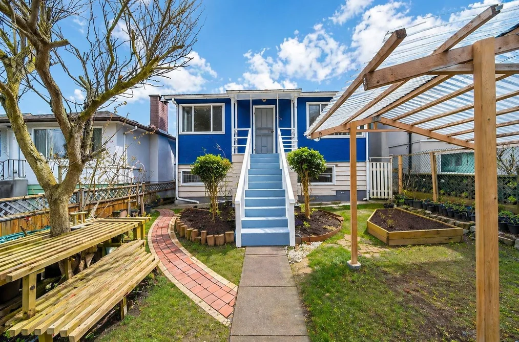 House for sale at 3134 E 1st Avenue Vancouver British Columbia - MLS: R3117613