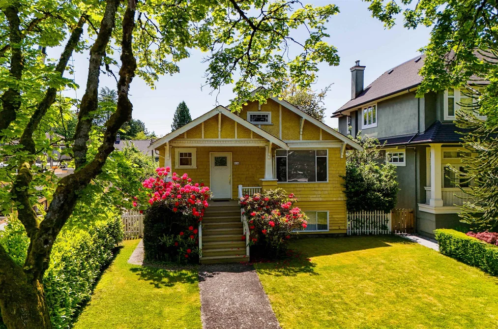 House for sale at 3136 W 11th Avenue Vancouver British Columbia - MLS: R3123224