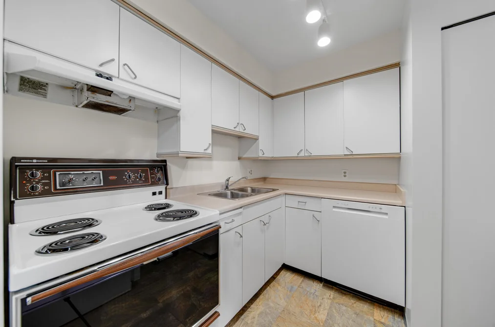 315 1510 NELSON STREET, Vancouver, BC — Residential for Sale — Photo 12 of 23