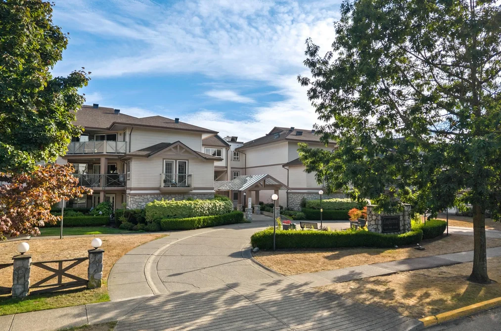 Condo for sale at 315 22150 48 Avenue Langley British Columbia - MLS: R3160599