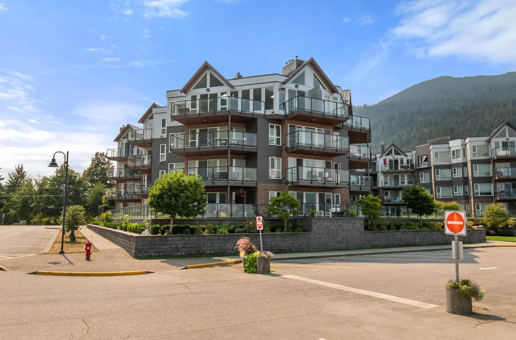 Condo for sale at 315 378 Esplanade Avenue Harrison Hot Springs British Columbia - MLS: R3159067