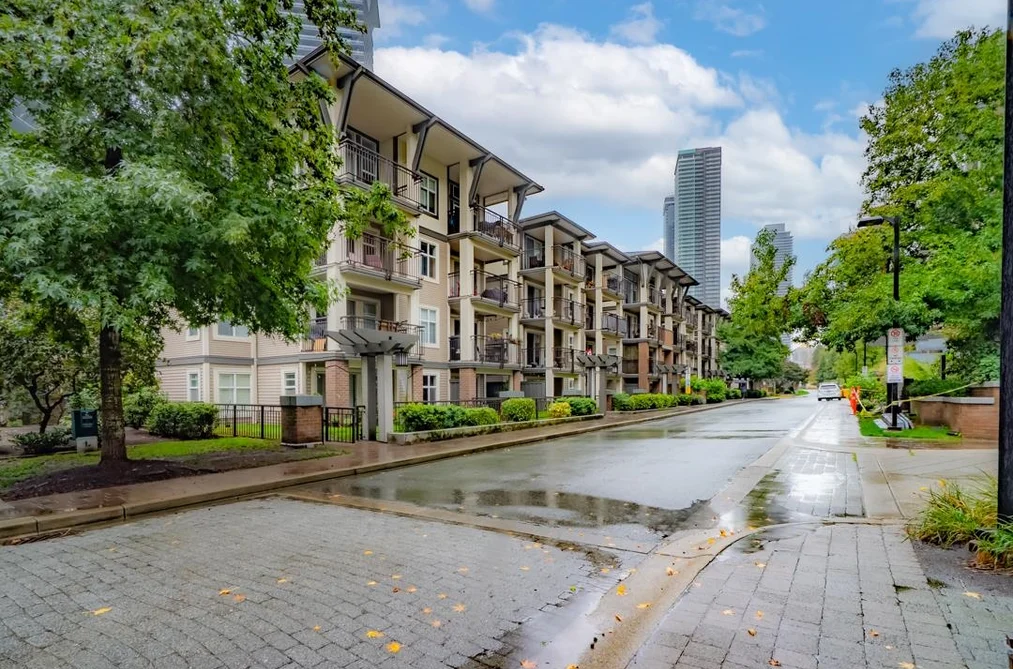 Condo for sale at 315 4788 Brentwood Drive Burnaby British Columbia - MLS: R3055035