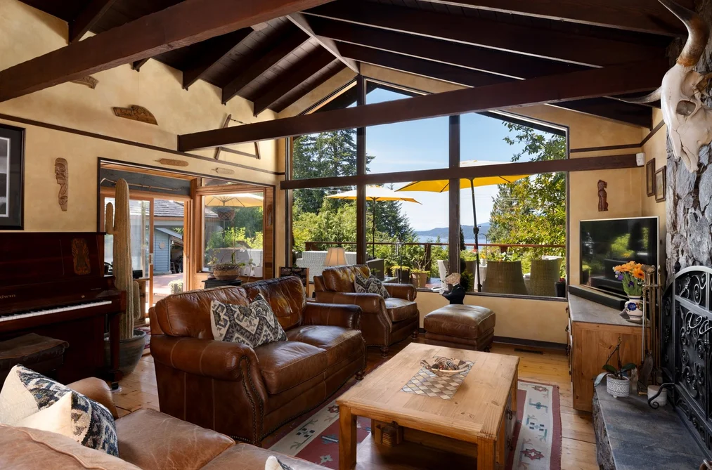 House for sale at 315 Bayview Road Lions Bay British Columbia - MLS: R3118576