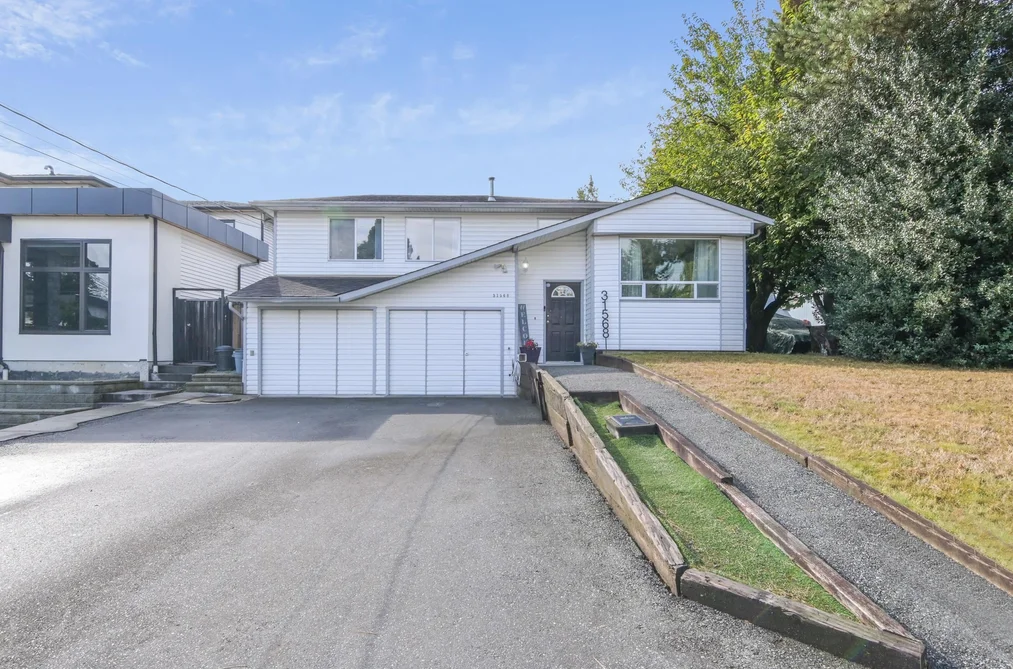 31568 Oakridge Cres, Abbotsford, BC - MLS: R3170118