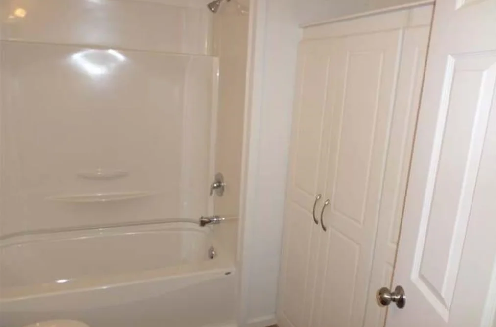 31585 LOMBARD AVENUE, Abbotsford BC V2T 6M6, Abbotsford BC — Residential for Sale — Photo 7 of 14