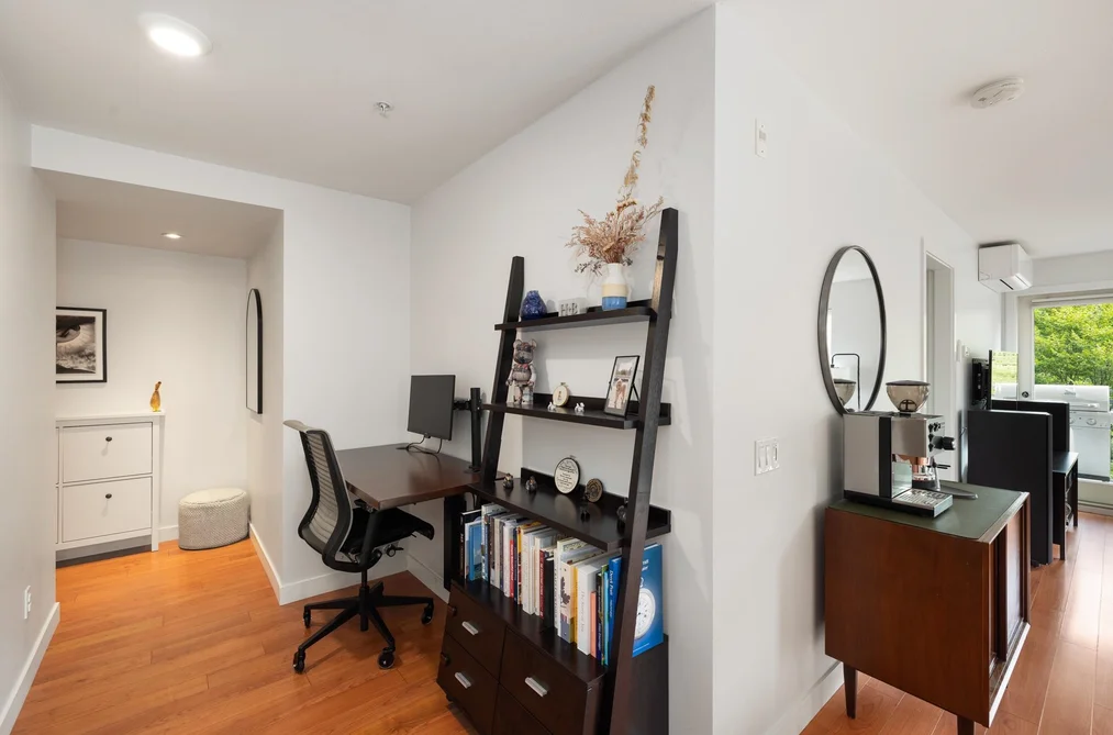316 221 E 3RD STREET, North Vancouver, BC — Residential for Sale — Photo 3 of 35