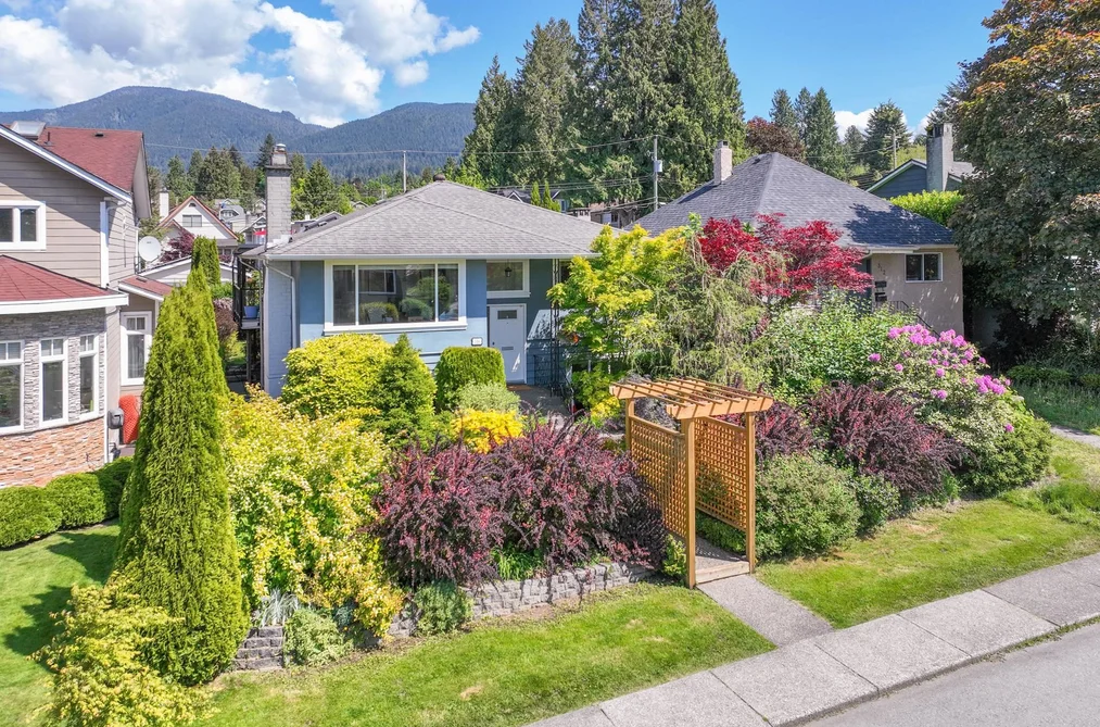 House for sale at 316 W 21st Street North Vancouver British Columbia - MLS: R3126978