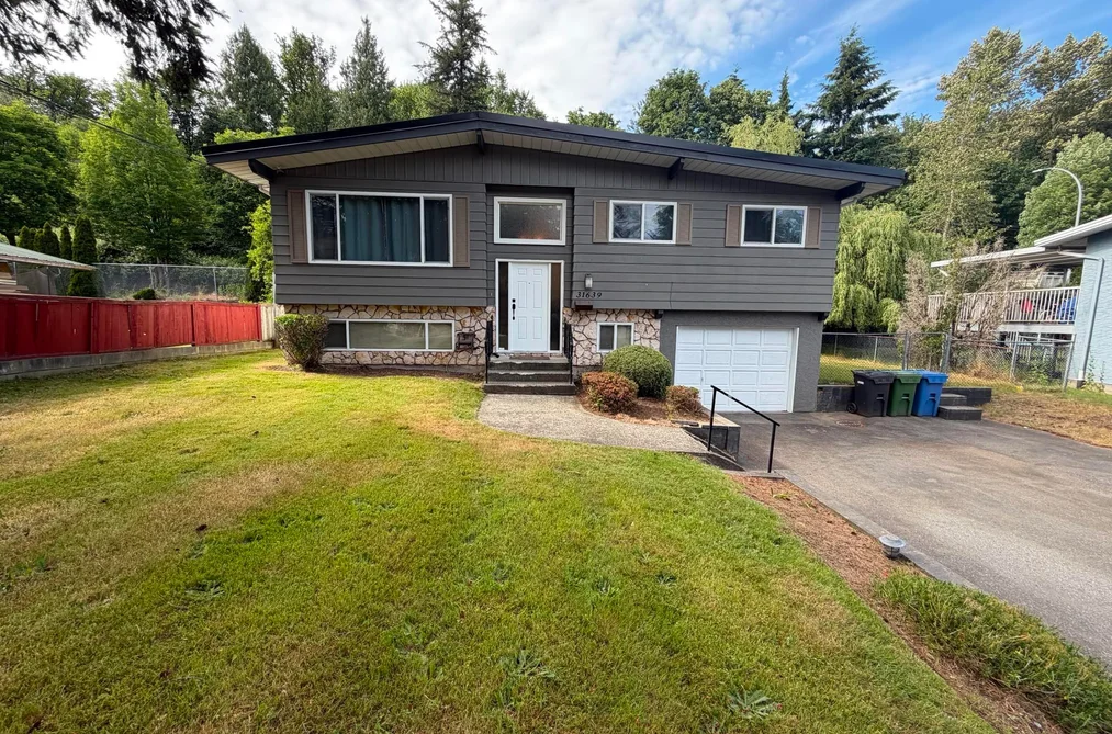 House for sale at 31639 Charlotte Avenue Abbotsford British Columbia - MLS: R3132300