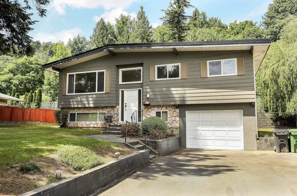 31639 CHARLOTTE AVENUE, Abbotsford BC V2T 3Z6, Abbotsford BC — Residential for Sale - Photo 2