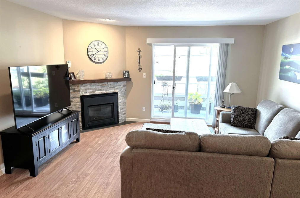 Condo for sale at 317 15875 Marine Drive White Rock British Columbia - MLS: R3110387
