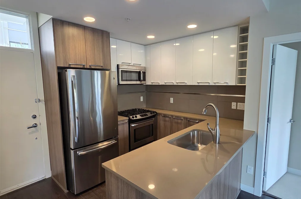 Condo for sale at 317 9350 University High Street Burnaby British Columbia - MLS: R3107064