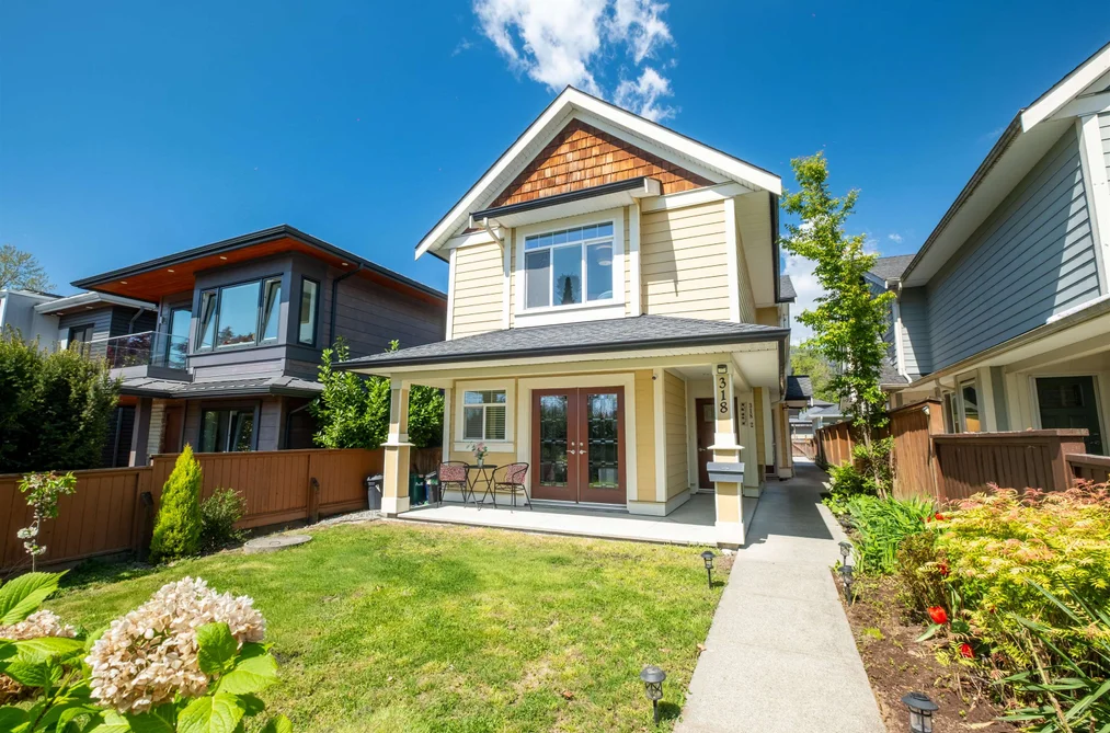 House for sale at 318 W 18th Street North Vancouver British Columbia - MLS: R3116344