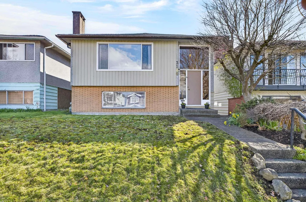 House for sale at 3180 E 3rd Avenue Vancouver British Columbia - MLS: R3101014